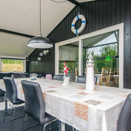 6 Person In * Blåvand